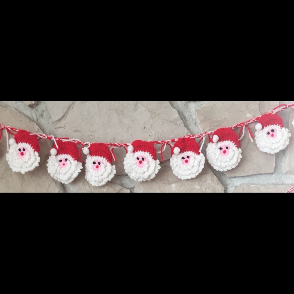 Christmas 12 Santa's Garland Handmade Crochet new
